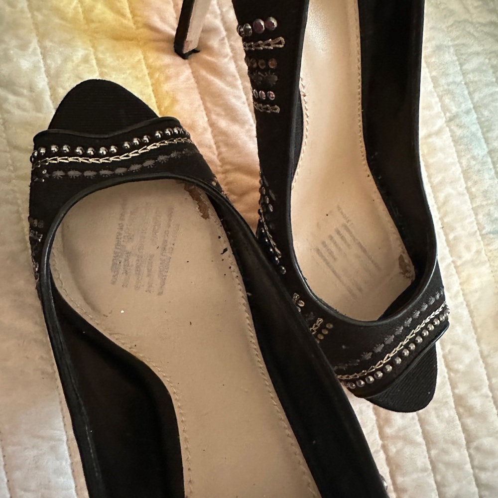 Vince camuto heels size 10 great condition black with gold silver dot - Picture 3 of 4